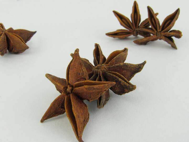 चक्री फुलमध्ये खनिजे, अँटिऑक्सिडंट्स आणि जीवनसत्त्वे आढळतात. दैनंदिन आहारात त्याचा समावेश केल्याने अनेक आजार टाळता येतात, ज्यामुळे तुमच्या आरोग्याला फायदा होऊ शकतो. ते काढा, चहा किंवा मसाल्यांच्या स्वरूपात देखील सेवन केले जाऊ शकते.