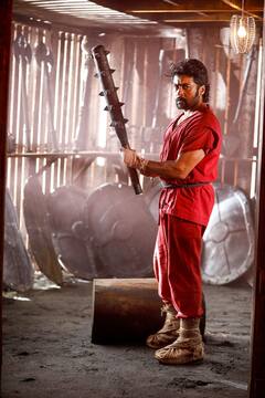 வெறித்தனம்... 'ரெட்ரோ' படத்தில் மாஸ் காட்டும் நடிகர் சூர்யாவின் ஸ்டில்ஸ்!