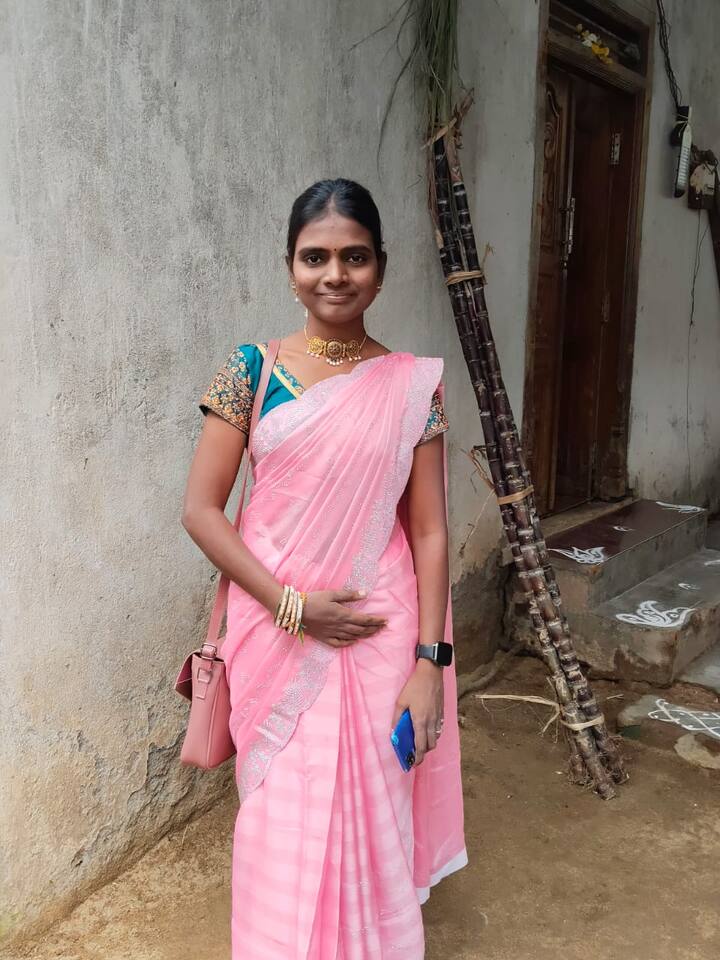 தஞ்சையில் பரபரப்பு... காவல்நிலையம் முன்பு விஷம் குடித்த சகோதரிகள்; ஒருவர் உயிரிழப்பு