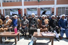 कारगिल में 1 लाख मेगा वृक्षारोपण अभियान शुरू, हरियाली क्षेत्र को बढ़ाने का है लक्ष्य, देखें तस्वीरें