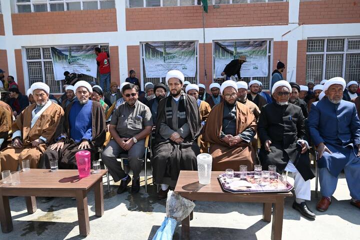 अभियान का पहला चरण जाफरिया एकेडमी ऑफ मॉडर्न एजुकेशन (हायर विंग), कुर्बाथांग में वृक्षारोपण गतिविधियों के साथ शुरू हुआ, जहां गणमान्य व्यक्तियों ने बड़े पैमाने पर मिशन की शुरुआत का प्रतीक बनकर शुरुआती पौधे लगाए.