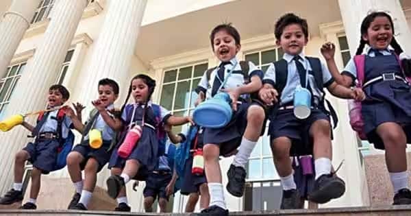 Gujarat Weather Alert News Kutch Primary School time will change at morning due to heavy Heat Wave કચ્છમાં ગરમીથી ત્રાહિમામ, તંત્રએ વિદ્યાર્થીઓને રાહત આપવા શાળાના સમયમાં કર્યો ફેરફાર