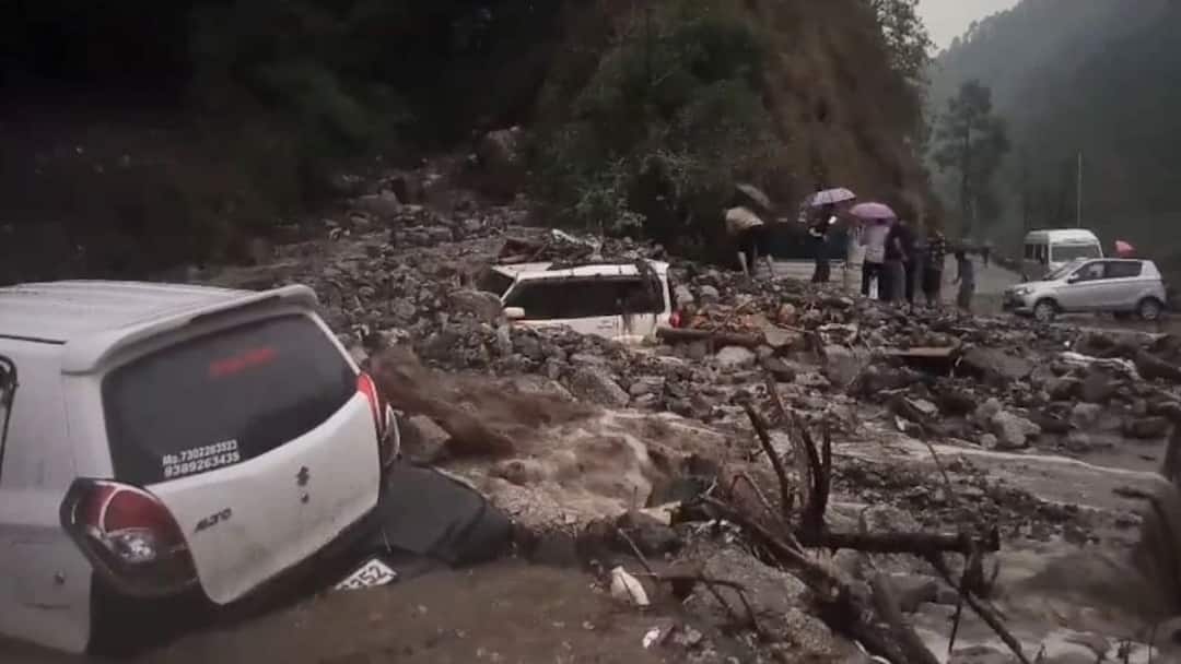 Uttarakhand Heavy rainfall in Tharali of Chamoli Three hours of torrential rain farmers Crops Also Destroyed ANN चमोली के थराली में तीन घंटे की मूसलाधार बारिश से तबाही, किसानों की फसल भी हुई बर्बाद