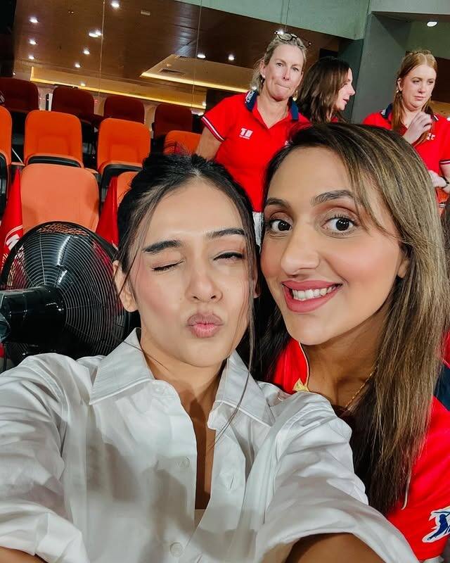 महावशने सामन्याचे अनेक फोटो शेअर केले. ज्यामध्ये चहलसोबतचा एक फोटोही होता.