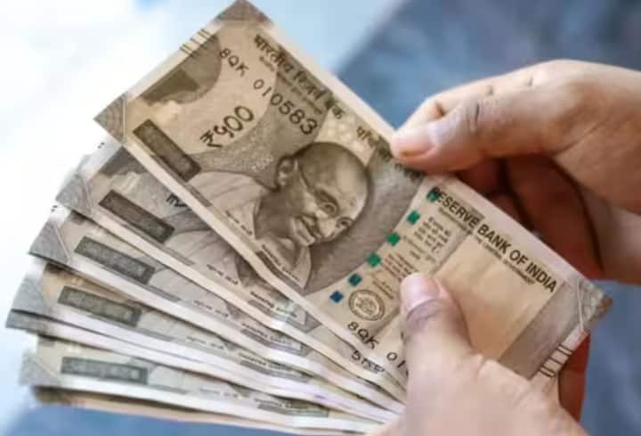 ਭਾਰਤ ਦੀ ਅੱਧੀ ਤੋਂ ਵੱਧ ਆਬਾਦੀ ਅਜੇ ਵੀ ਖੇਤੀਬਾੜੀ ਅਤੇ ਕਿਸਾਨਾਂ ਰਾਹੀਂ ਆਪਣਾ ਗੁਜ਼ਾਰਾ ਚਲਾਉਂਦੀ ਹੈ। ਭਾਰਤ ਸਰਕਾਰ ਕਿਸਾਨਾਂ ਲਈ ਵੱਖ-ਵੱਖ ਤਰ੍ਹਾਂ ਦੀਆਂ ਯੋਜਨਾਵਾਂ ਵੀ ਲਿਆਉਂਦੀ ਹੈ, ਤਾਂ ਜੋ ਕਿਸਾਨਾਂ ਨੂੰ ਵੱਧ ਤੋਂ ਵੱਧ ਲਾਭ ਦਿੱਤਾ ਜਾ ਸਕੇ। ਭਾਰਤ ਸਰਕਾਰ ਨੇ ਕਿਸਾਨਾਂ ਨੂੰ ਲਾਭ ਪਹੁੰਚਾਉਣ ਲਈ ਸਾਲ 2019 ਵਿੱਚ ਪ੍ਰਧਾਨ ਮੰਤਰੀ ਕਿਸਾਨ ਸਨਮਾਨ ਨਿਧੀ ਯੋਜਨਾ ਸ਼ੁਰੂ ਕੀਤੀ ਸੀ। ਅੱਜ ਵੀ ਦੇਸ਼ ਭਰ ਵਿੱਚ ਬਹੁਤ ਸਾਰੇ ਕਿਸਾਨ ਹਨ ਜੋ ਖੇਤੀ ਤੋਂ ਜ਼ਿਆਦਾ ਪੈਸਾ ਨਹੀਂ ਕਮਾ ਪਾ ਰਹੇ ਹਨ। ਸਰਕਾਰ ਇਨ੍ਹਾਂ ਕਿਸਾਨਾਂ ਨੂੰ ਹਰ ਸਾਲ 6000 ਰੁਪਏ ਦਿੰਦੀ ਹੈ।