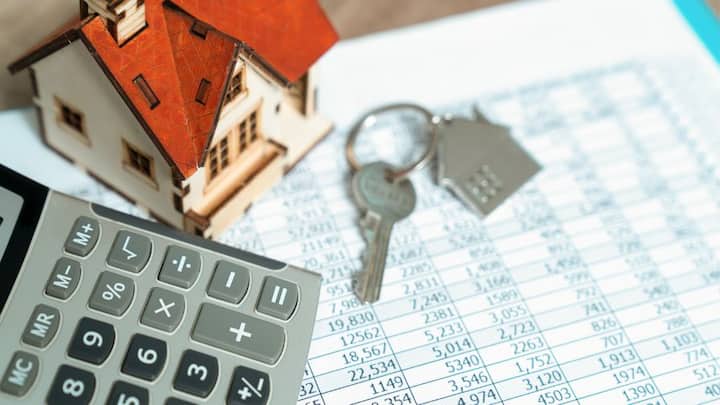 অর্থাৎ প্রতি মাসে আপনার ইএমআই বাবদ ৪৮১ টাকা করে কম খরচ হবে। অর্থাৎ এক বছরে আপনার ৫৭৭২ টাকা বেঁচে যাবে।