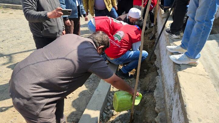 यह अभियान जिले के विभिन्न प्रमुख स्थानों पर जारी रहेगा, जिसमें लद्दाख विश्वविद्यालय कारगिल परिसर, सरकारी डिग्री कॉलेज कारगिल, केंद्रीय विद्यालय, सरकारी स्कूल, सरकारी विभाग और जिला अस्पताल शामिल हैं. बीआरओ मुख्यालय (प्रोजेक्ट विजयक), सेना मुख्यालय, जिला पुलिस लाइन कारगिल, सार्वजनिक भूमि और सड़क के किनारे और कारगिल शहर और आसपास के क्षेत्रों में चयनित स्थानों जैसे सुरक्षा प्रतिष्ठान भी हरित कारगिल कार्यक्रम के अंतर्गत शामिल किए जाएंगे.