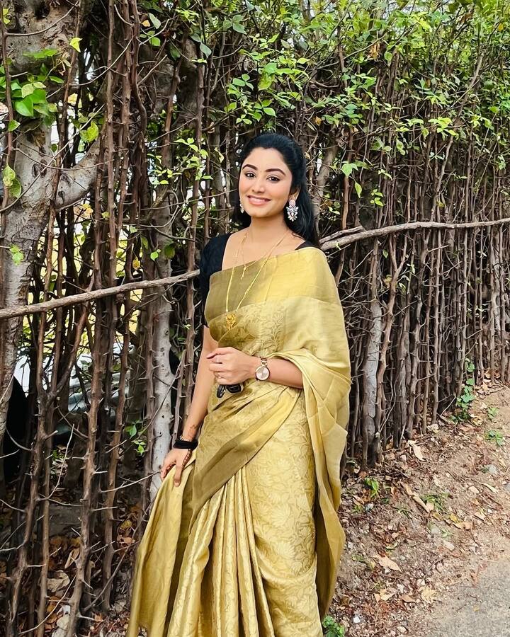 இந்த நிலையில் தான் சம்யுக்தா அளித்த பேட்டி ஒன்றில் அட்ஜெஸ்ட்மெண்ட் குறித்து பேசியுள்ளார். அதில் தான் சீரியல்களில் நடிக்கும் போது தன்னிடம் யாரும் அட்ஜெஸ்ட்மெண்ட் பற்றி கேட்டது கிடையாது. ஆனால், பட வாய்ப்பு வந்த போது அட்ஜெஸ்ட்மெண்ட் பற்றி கேட்டார்கள்.