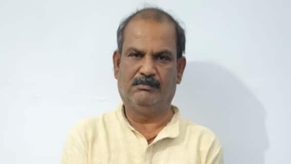 यूपी STF ने 50 हजार के इनामी बदमाश प्रमोद सिंह को किया गिरफ्तार, हत्या के मामले में था फरार यूपी STF ने 50 हजार के इनामी बदमाश प्रमोद सिंह को किया गिरफ्तार, हत्या के मामले में था फरार