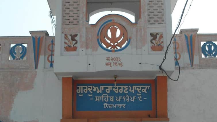 दुनिया का इकलौता गुरुद्वारा जहां आज भी मौजूद है हस्तलिखित सिख ग्रंथ, आस्था के साथ-साथ मिलती है ऐतिहासिक धरोहर की झलक Where Ancient Handwritten Sikh Scriptures are Present Know Gurudwara Name दुनिया का इकलौता गुरुद्वारा जहां आज भी मौजूद है हस्तलिखित सिख ग्रंथ, आस्था के साथ-साथ मिलती है ऐतिहासिक धरोहर की झलक