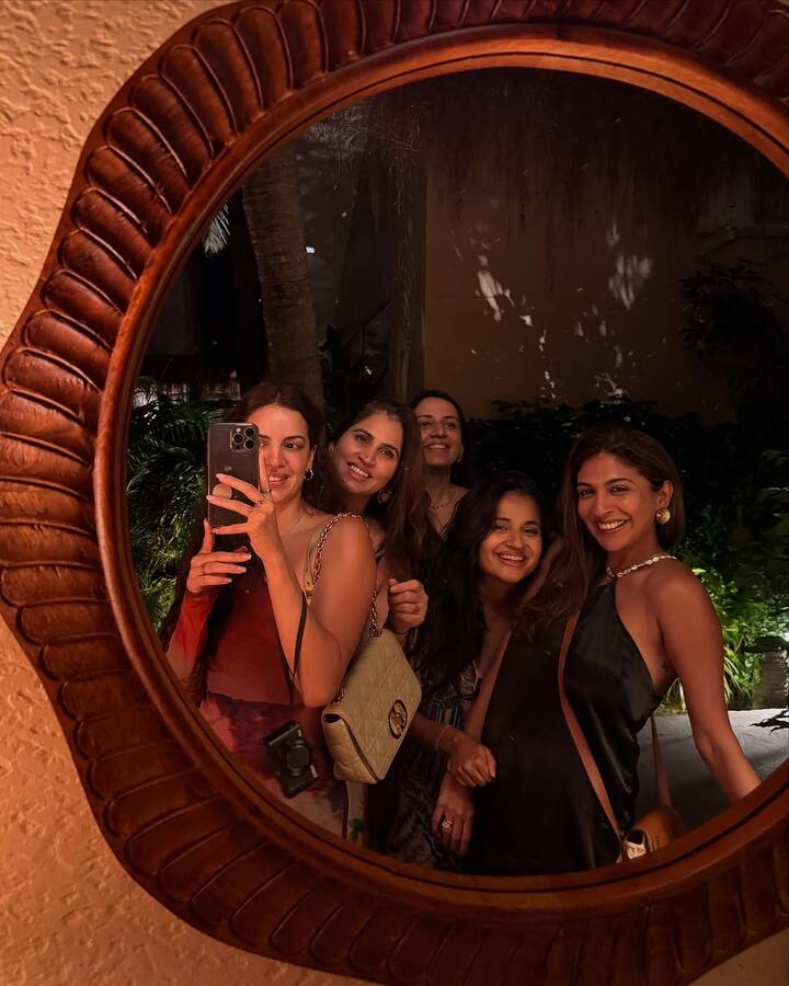 एका फोटोमध्ये अभिनेत्री फारच सुंदर दिसत असल्याचे नेटकरी म्हणत आहेत.