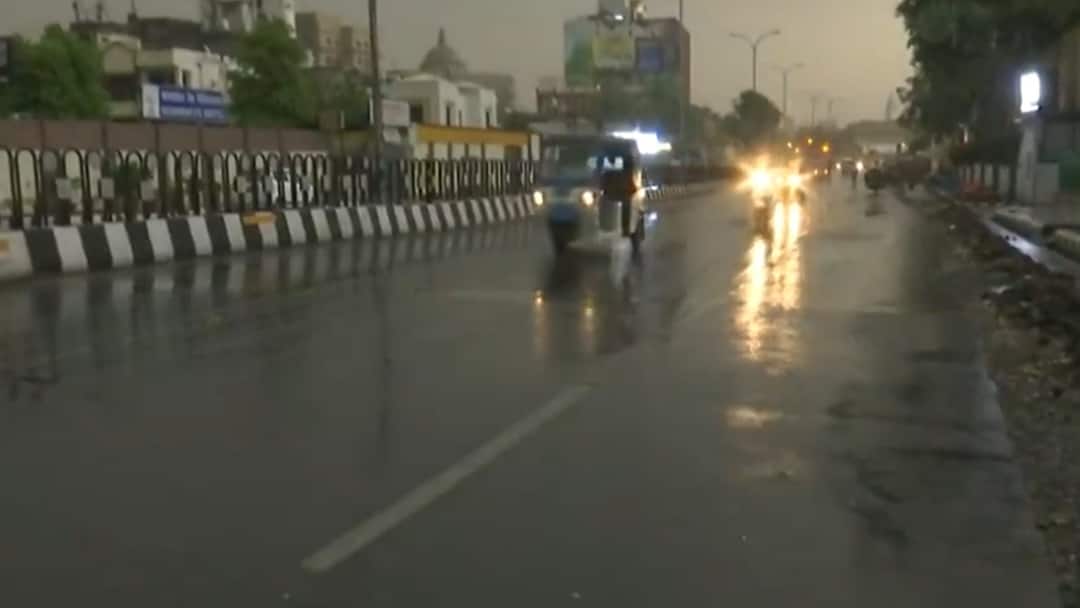 Heavy Rain: திடீரென சூழ்ந்த கார்மேகங்கள்! சென்னையை வெளுத்து வாங்கும் கனமழை! எங்கெல்லாம்?