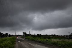 Weather Update Kolkata: বিকেল থেকেই বৃষ্টিতে ভিজতে পারে কলকাতা, বিক্ষিপ্তভাবে শিলাবৃষ্টি কোথায় কোথায়?
