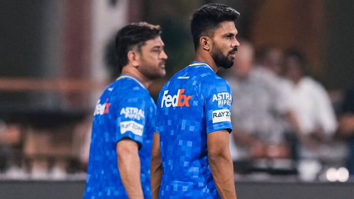 महेंद्रसिंग धोनी पुन्हा एकदा चेन्नई सुपर किंग्जचा कर्णधार बनला आहे.