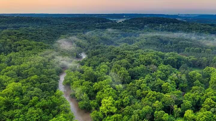 દક્ષિણ અમેરિકામાંથી વહેતી એમેઝૉન નદી લંબાઈની દ્રષ્ટિએ બીજી સૌથી મોટી નદી છે. તેની લંબાઈ 6200 કિમી છે. ૭૦૦૦ કિમીથી. સુધી ગણવામાં આવે છે