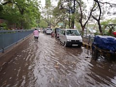 PHOTOS: पटना में मूसलाधार बारिश से मौसम हुआ सुहाना, कई इलाकों में जलजमाव