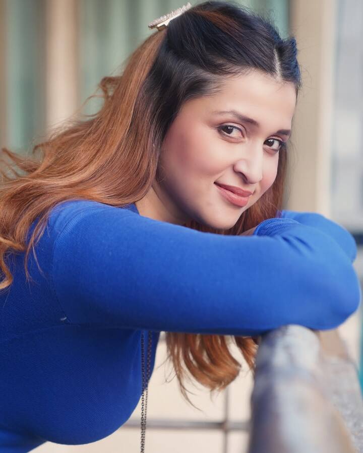 मीडिया रिपोर्ट्स के अनुसार मन्नारा आज अपने दम पर करीब 25 करोड़ रुपए की संपत्ति की मालकिन बन चुकी हैं. उनकी ज्यादात्तर कमाई टीवी शोज और ब्रांड शूट्स के जरिए ही होती है.