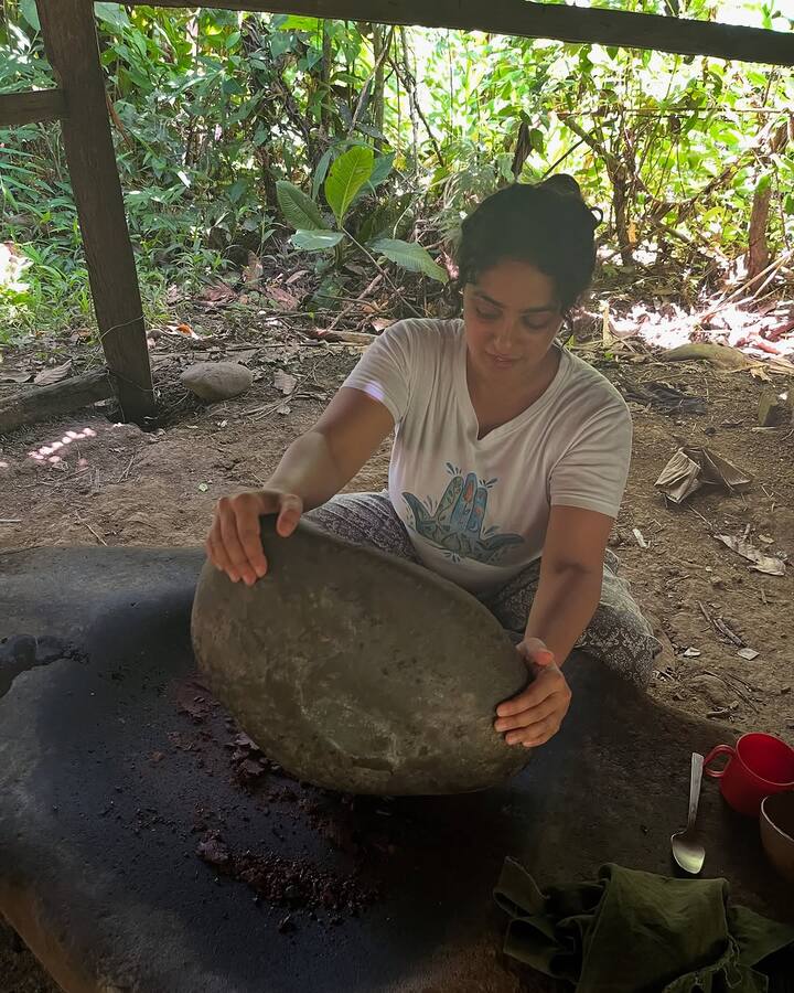 माझे वडिल नास्तिक आहेत, मी देखील नास्तिक होते. मात्र, सिनेक्षेत्रात आल्यानंतर मला वाटू लागलं की, अशी शक्ती आहे, जी आपल्याला मार्ग दाखवते. ती माझ्या कंट्रोलमध्ये नाही.