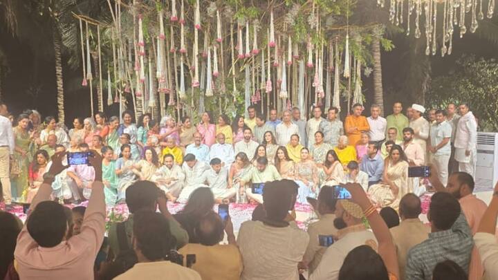 जय पवार यांच्या साखरपुड्याच्या निमित्ताने पुन्हा एकदा संपूर्ण पवार कुटुंब एकत्र आलेलं पाहायला मिळालंय.