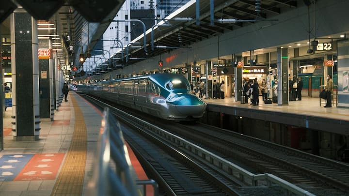 जापान में मेंटीनेंस को लेकर भी सख्ती बरती जाती है. जापान की यात्रा को सुरक्षित बनाने में मेंटीनेंस का बहुत बड़ा योगदान है.