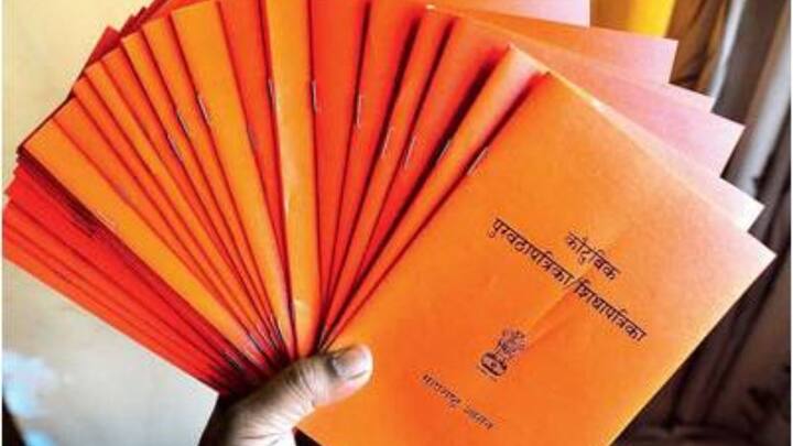 लेकिन सरकार की ओर से राशन कार्ड को लेकर कुछ नियम भी तय किए गए हैं. जो नियमों के पूरा नहीं करता है. उसे राशन कार्ड पर मिलने वाली सुविधाओं का लाभ नहीं मिल पाता है. राशन कार्ड को लेकर आपकी एक गलती आप पर भारी पड़ सकती है.