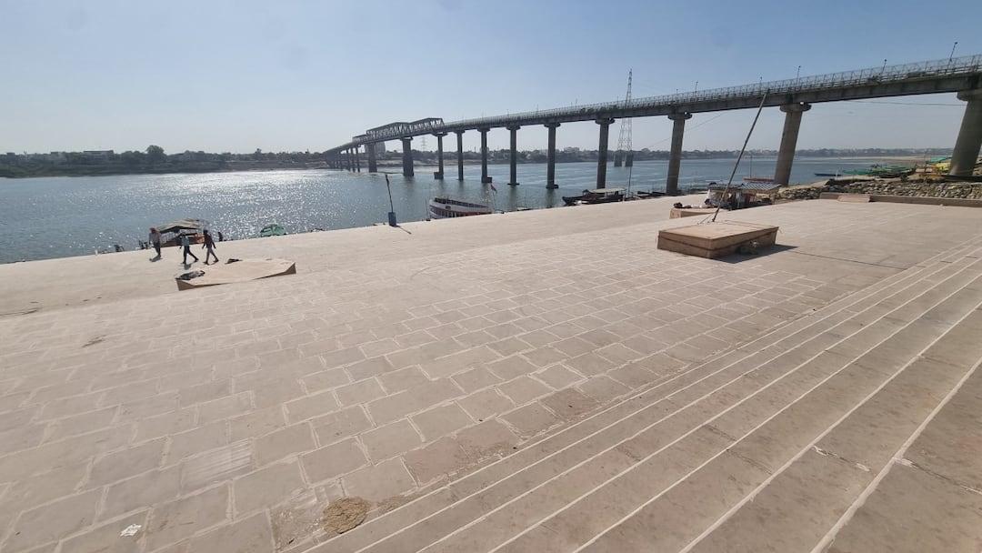 पूर्व प्रधानमंत्री लाल बहादुर शास्त्री के नाम पर वाराणसी में बना भव्य पक्का घाट, रामनगर किले से खाता है मेल Pakka Ghat built in Varanasi in the name of former Prime Minister Lal Bahadur Shastri पूर्व प्रधानमंत्री लाल बहादुर शास्त्री के नाम पर वाराणसी में बना भव्य पक्का घाट, रामनगर किले से खाता है मेल