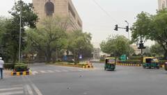 हीटवेव के बीच दिल्लीवासियों को राहत, हल्की बारिश से बदला मौसम का मिजाज