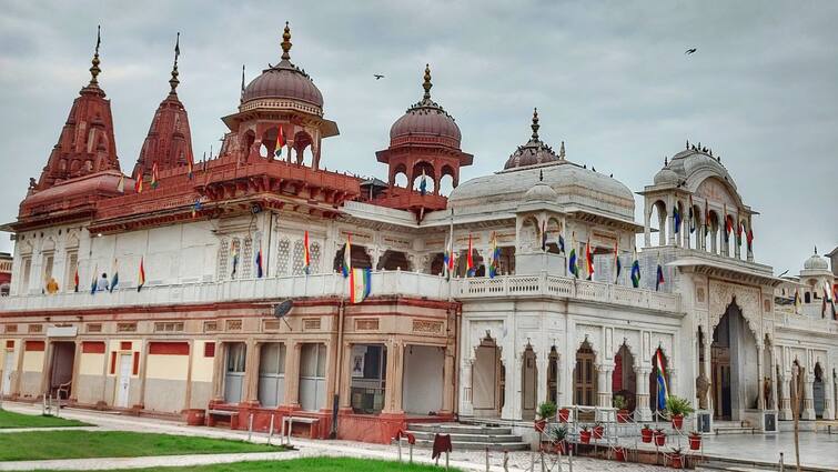 mahavir jayanti mahavir swami biggest temple in India is shri mahavir ji jain temple karauli how can people of delhi go there Mahavir Jayanti: भारत में कहां है महावीर स्वामी का सबसे बड़ा मंदिर, वहां कैसे जा सकते हैं दिल्ली के लोग?