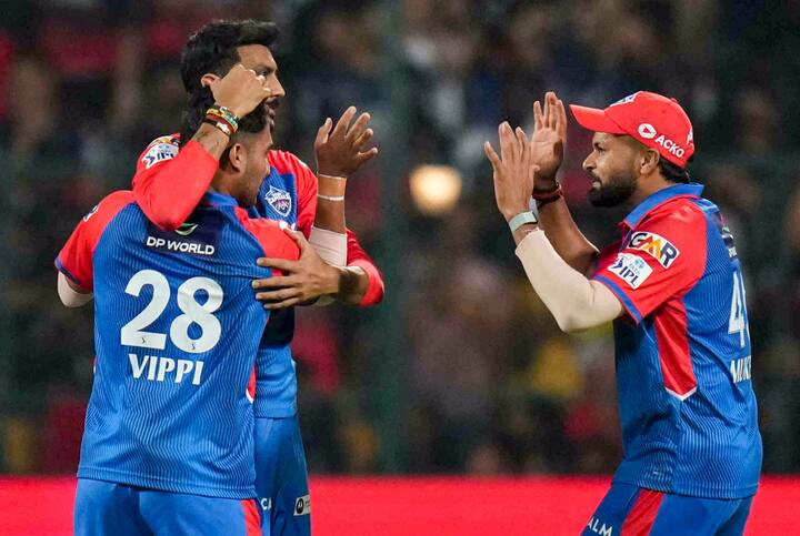 विपराज निगमनं उत्तर प्रदेश टी 20 स्पर्धेत शानदार कामगिरी केली होती. त्यानं 2024 च्या  हंगामात त्यानं 11 मॅचमध्ये 20 विकेट घेतल्या आहेत. तो चांगली फलंदाजी देखील करु शकतो. आज त्यानं चांगली गोलंदाजी करत दिल्लीच्या विजयात महत्त्वाचा हातभार लावला.