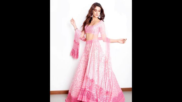 1. Kriti Sanon: Kriti Sanon wore an exquisite Chikankari outfit that featured intricate embroidery. She wore a lehenga and paired it with a matching dupatta and blouse. The flared silhouette had a sheer elegance that exuded a feminine charm. (Image Source: Instagram/@manishmalhotra05)