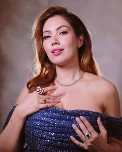 शिमरी ऑफ शोल्डर गाउन में डिज्नी प्रिंसेस बनीं मुनमुन दत्ता, खूबसूरती देख दीवाने हुए लोग