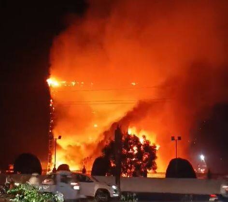 आगीमध्ये कोणत्याही प्रकारची जीवतहानी झालेली नाही अशी माहिती मिळाली आहे.