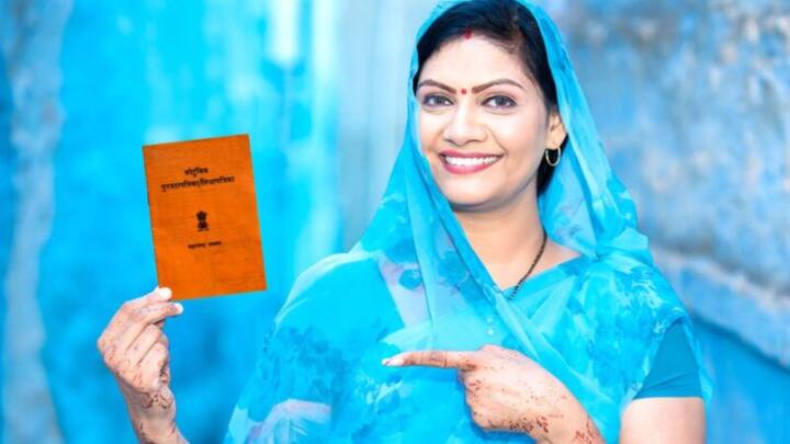बता दें सरकार ने सभी राशन कार्ड धारकों को यह सूचना जारी कर दी है कि उन्हें ई केवाईसी करवाना जरूरी है. जिन भी राशन कार्ड धारकों ने ई केवाईसी नहीं करवाई है. उन सभी को राशन कार्ड पर मिलने वाली सुविधाएं बंद हो सकती हैं.