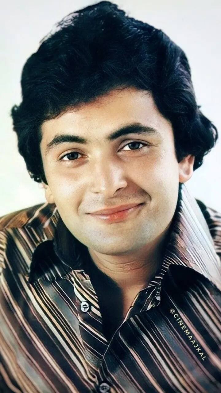 ऋषि कपूर – इस लिस्ट का सबसे पहला नाम 80 के दशक के मशहूर हीरो रहे ऋषि कपूर का है. जिनका निधन 30 अप्रैल साल 2021 को हुआ था. एक्टर की मौत से उनके फैंस को गहरा झटका लगा था. लेकिन आपको जानकर हैरानी होगी कि ऋषि कपूर ने अपनी मौत की भविष्यवाणी साल 2016 में ही कर दी थी.