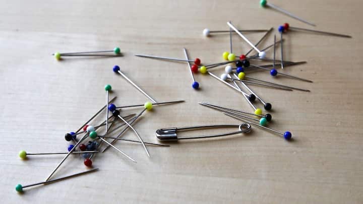 यह बात साल 1849 की है जब एक अमेरिकी शख्स के ऊपर बहुत सारा कर्ज हो चुका था. कर्ज चुका सके, वह इसके लिए नए-नए अविष्कार करता रहता था.