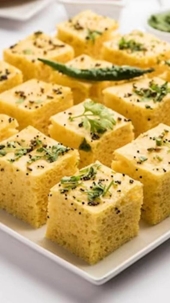 गुजराती थाली का असली मजा लेना है तो दिल्ली-NCR की इन जगहों पर जरूर जाएं