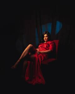 Shruti Haasan Photo: ઓલ રેડ લુકમાં ગોર્જિયસ લાગી શ્રુતિ હાસન