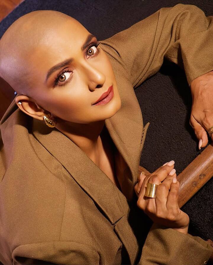 The actress shared these pictures and wrote that, 'Recently I decided to be bald i.e. bald. Being a woman, we put many types of restrictions. They obey the rules made by society and capture themselves in a limit.