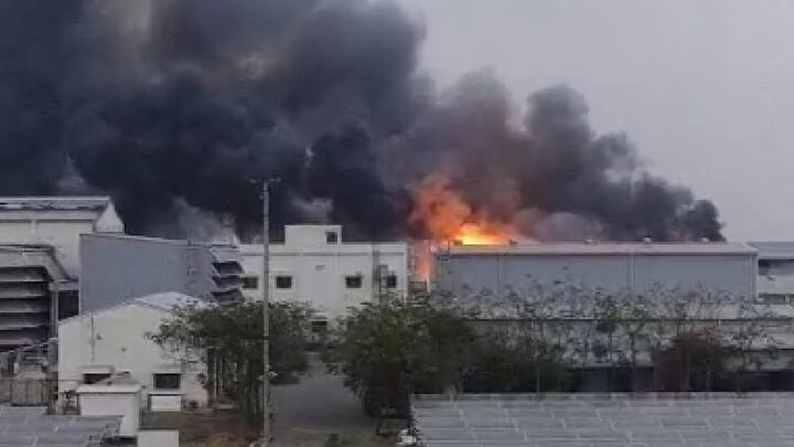 स्फोटानंतर कंपनीत आग लागल्याने या दुर्घटनेत 7-8 जण गंभीर जखमी असून त्यांना हॉस्पिटलमध्ये हलवण्यात आले आहे.