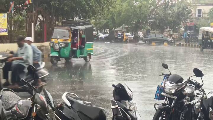 જો કે, બીજી તરફ વાતાવરણમાં અચાનક ઠંડક પ્રસરી જતાં લોકોને ગરમીથી રાહત મળી છે.