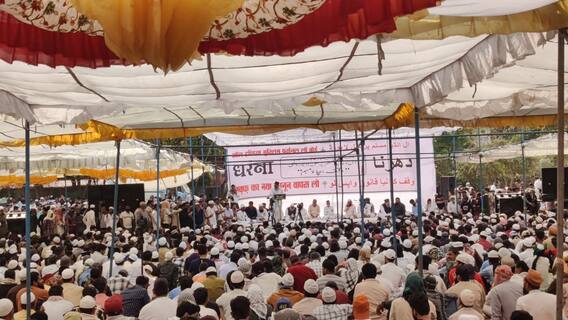 भोपाल में वक्फ कानून के खिलाफ शांतिपूर्ण प्रदर्शन, मुस्लिम पर्सनल लॉ बोर्ड ने तेज किया विरोध भोपाल में वक्फ कानून के खिलाफ शांतिपूर्ण प्रदर्शन, मुस्लिम पर्सनल लॉ बोर्ड ने तेज किया विरोध