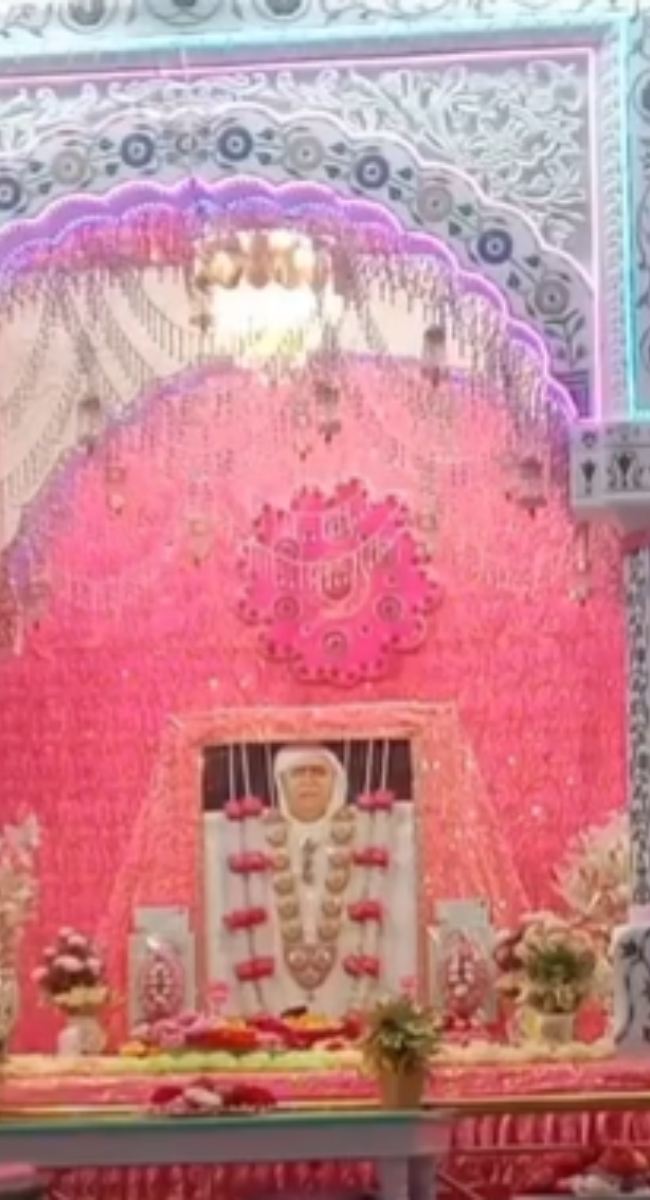 परमहंस अद्वैत मत में अब तक कितने बने गुरु?