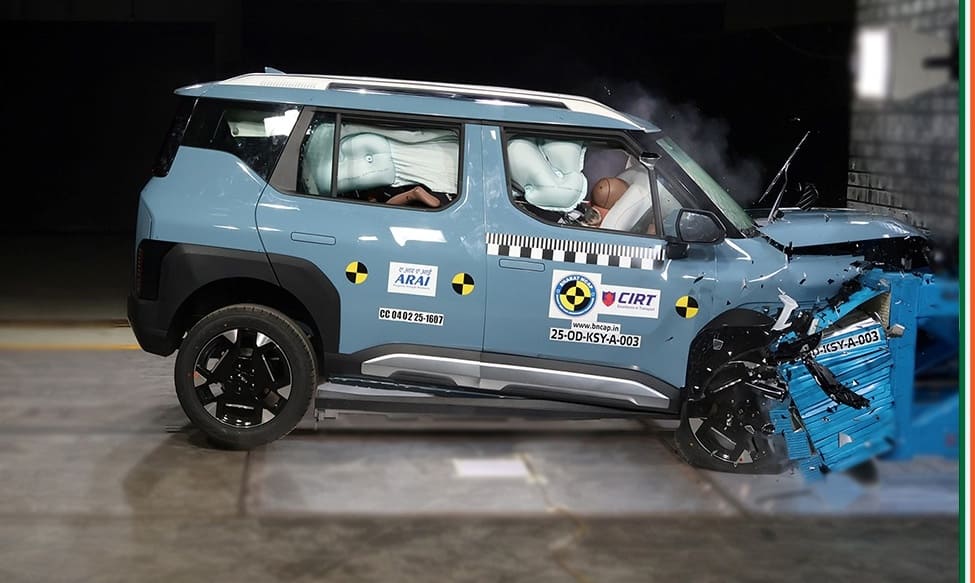 The SUV is equipped with six airbags, three-point seatbelts with reminders for all passengers, electronic stability control (ESC), ISOFIX child seat mounts, and more. In total, the Syros features 16 autonomous safety technologies and 20 standard safety features.