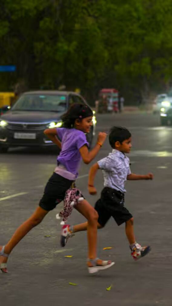 दिल्ली में आज कैसा रहेगा मौसम, क्या होगी बारिश? IMD ने दिया बड़ा अपडेट