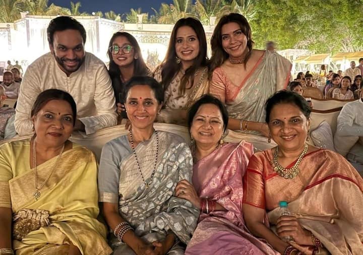 आकर्षक विद्युत रोषणाई आणि भव्य आरास आणि पारंपारिक पद्धतीने हा सोहळा संपन्न झाला.