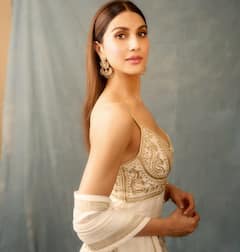 Vaani Kapoor In Ivory Anarkali Is Desi Glam Done Right, See Pics