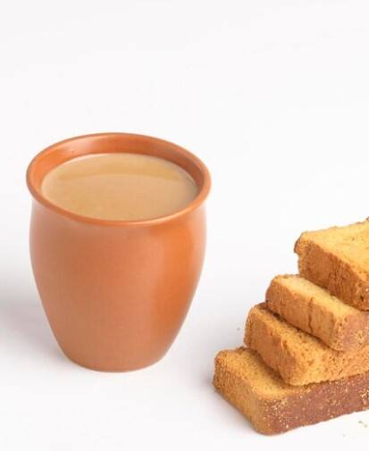 ਜੇਕਰ ਤੁਸੀਂ ਅਕਸਰ ਰਾਤ ਨੂੰ ਖਾਣੇ ਤੋਂ ਬਾਅਦ ਚਾਹ ਪੀਂਦੇ ਹੋ, ਤਾਂ ਤੁਹਾਡੀ ਨੀਂਦ ਦਾ ਚੱਕਰ ਵਿਗੜ ਸਕਦਾ ਹੈ। ਜੇਕਰ ਤੁਸੀਂ ਸਮੇਂ ਸਿਰ ਆਪਣੀ ਇਸ ਆਦਤ ਨੂੰ ਨਹੀਂ ਸੁਧਾਰਦੇ, ਤਾਂ ਤੁਸੀਂ ਨੀਂਦ ਨਾ ਆਉਣਾ ਦੀ ਸਮੱਸਿਆ ਦਾ ਸ਼ਿਕਾਰ ਹੋ ਸਕਦੇ ਹੋ।