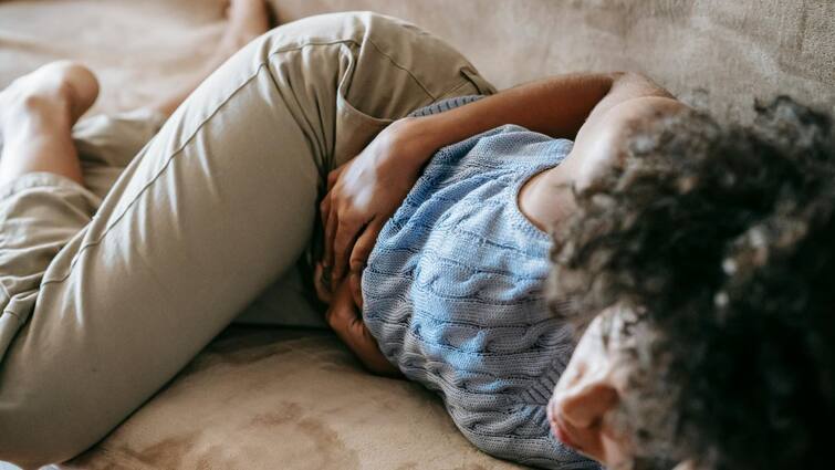 bloating problem increase in periods or menstruation time foods reduce this health problem check the list Periods Bloating Problem: পিরিয়ডস চলাকালীন বেড়ে যায় গ্যাসের সমস্যা, কী কী খেলে মিলবে আরাম?