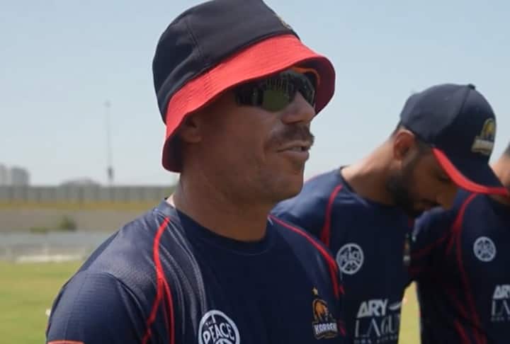 Karachi Kings: David Warner (Captain), Abbas Afridi, Adam Milne, Hasan Ali, James Vince, Khushdil Shah, Irfan Khan Niyaji, Shaan Masood, Amer Jamal, Arafat Minhas, Tim CFT, Zahid Mahmood, Litan Das, Mir Humja, Ken Williamson, Mamoon, Imtiaz Mohammad Nabi, Imtiaz Mohammad Nabi, Imtiaz Mohammad Nabi Yusuf, Fawad Ali, Riyazullah