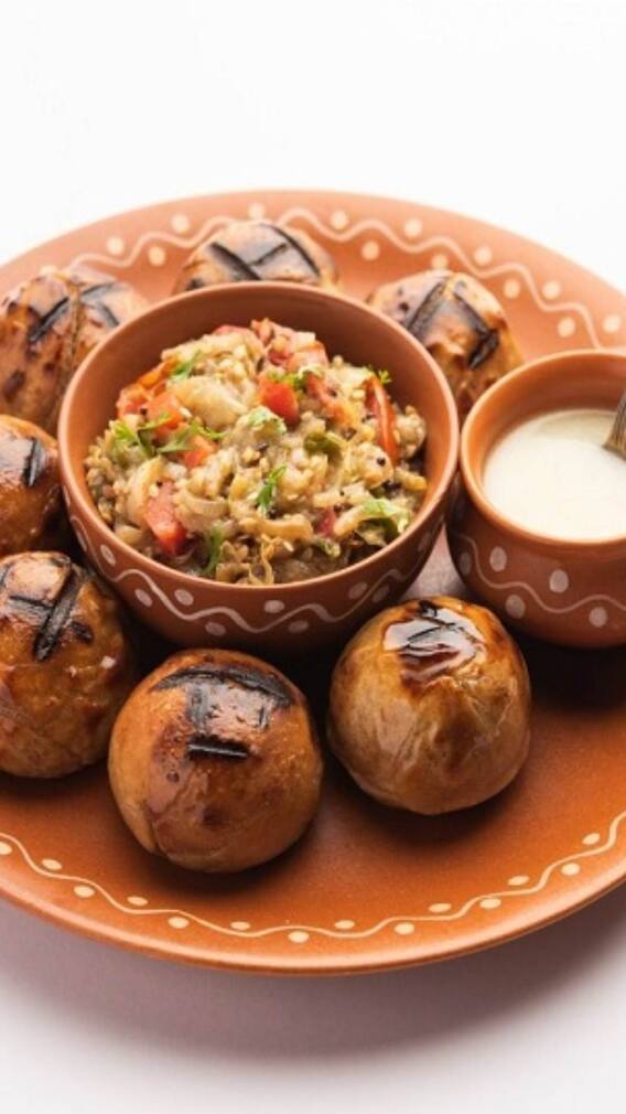 घर के खाने से हो गए हैं बोर? तो बिहार के इन देसी फ्लेवर का लें मजा